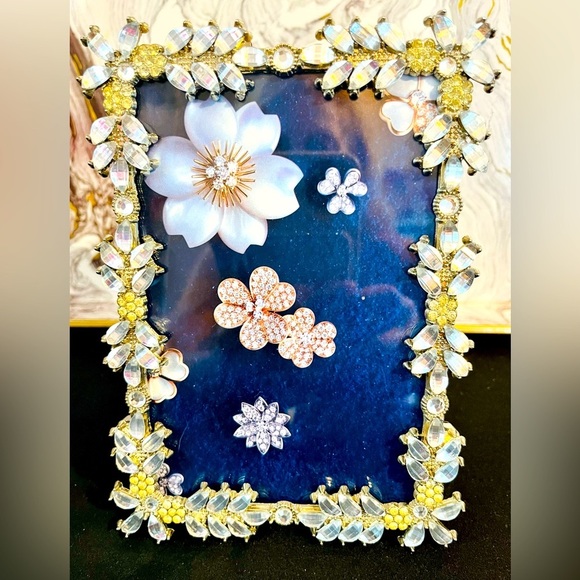 Gorgeous Set of 3 Mirror Jeweled Photo Frames. - Picture 2 of 4